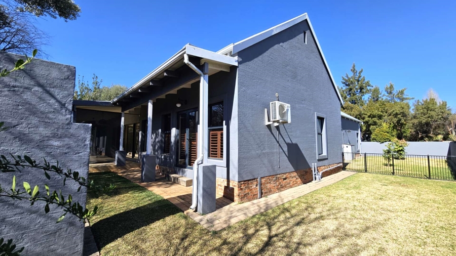 5 Bedroom Property for Sale in The Coves North West